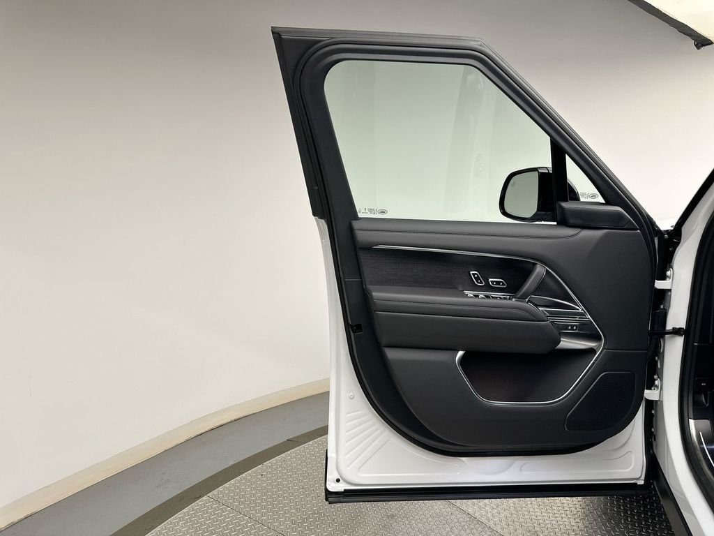 New 2026 Fuji White Land Rover SE image 9