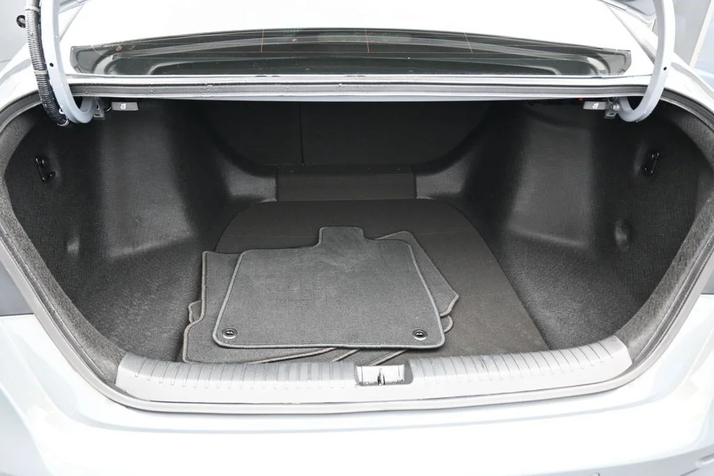 Used 2024 Solar Silver Metallic Honda Touring image 34