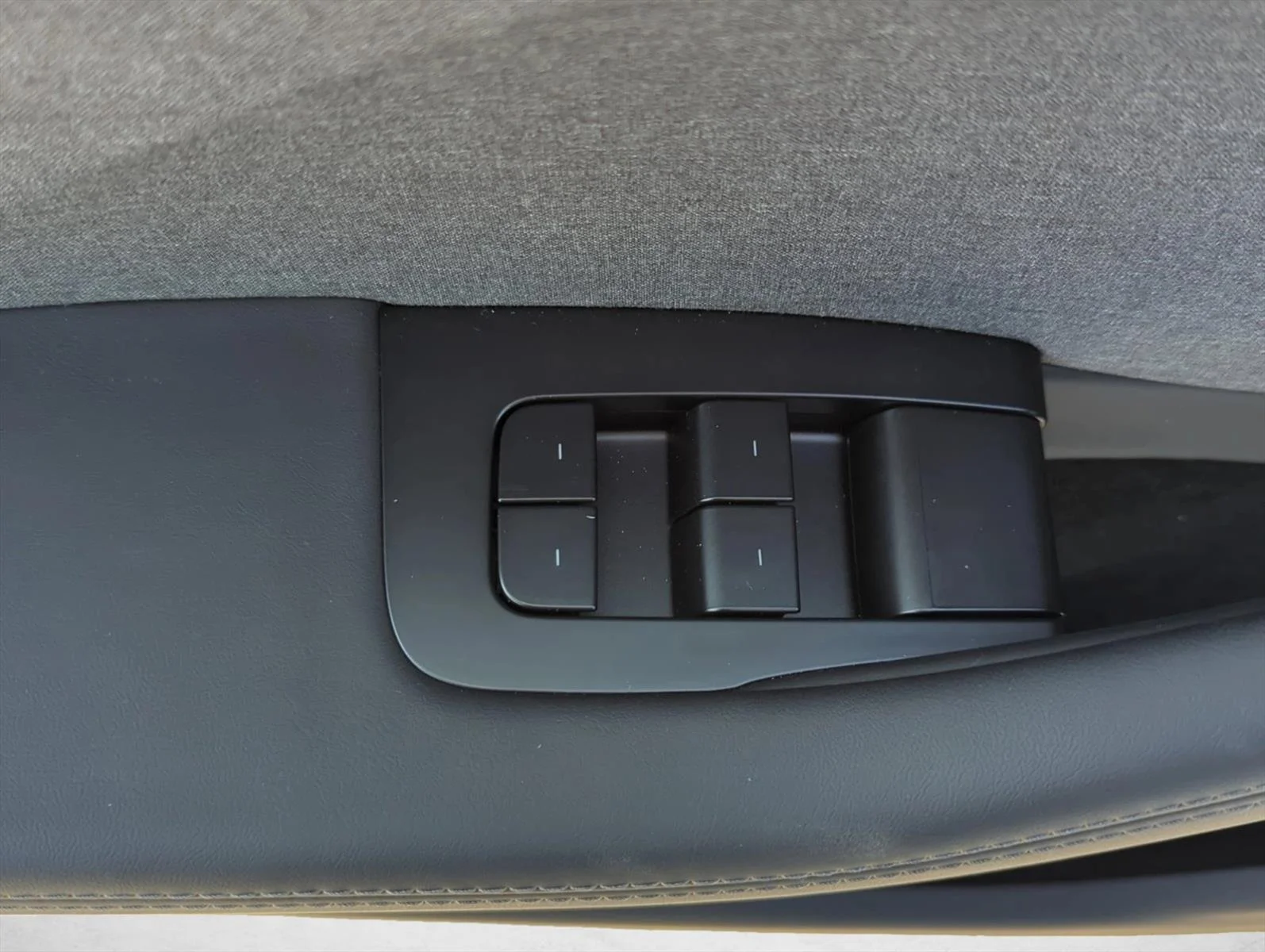 Used 2025 White Tesla Standard image 8
