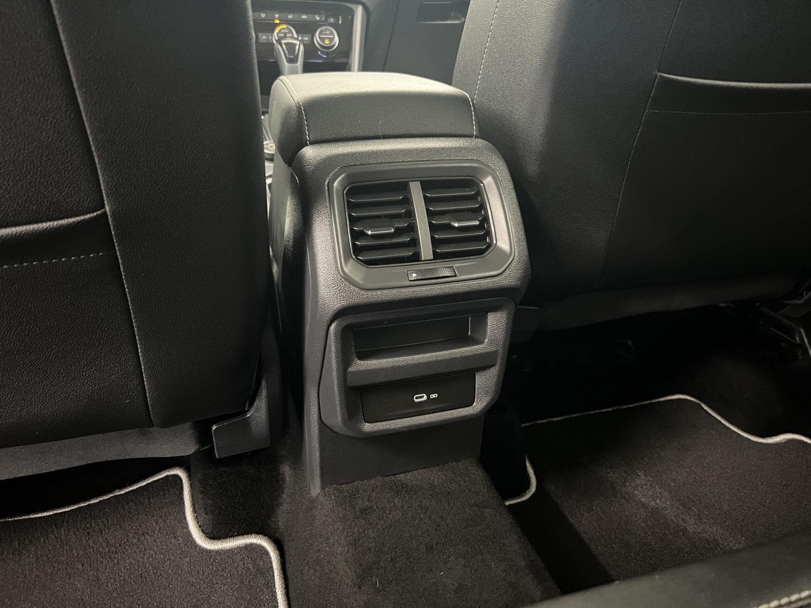2023 Volkswagen Taos SEL - Photo 28