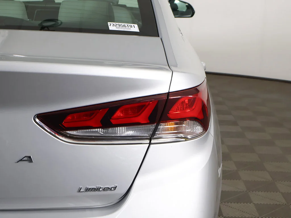 Used 2019 Silver Hyundai Limited image 19