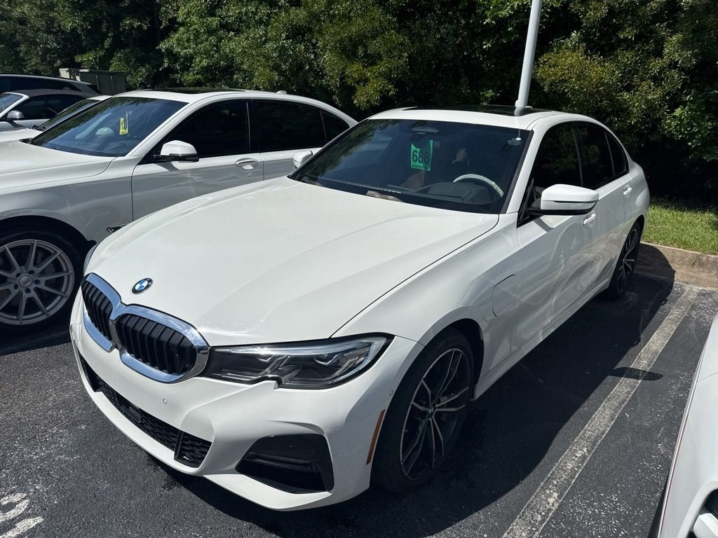 2021 BMW 3 Series 330e Sedan's photo