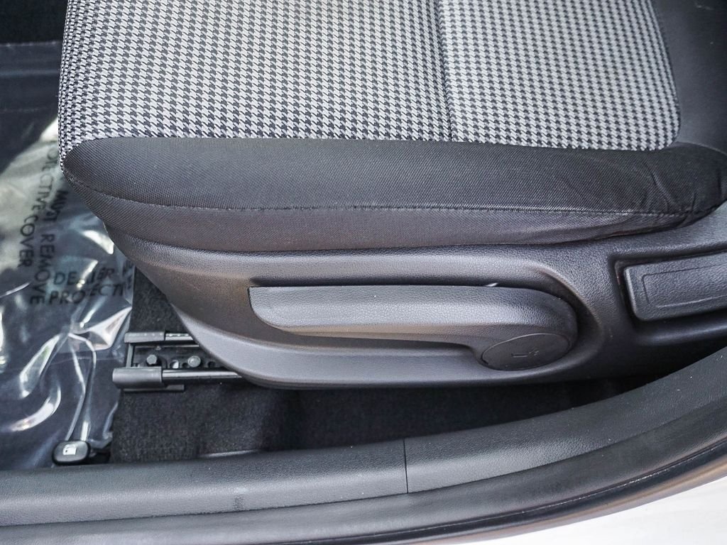 Used 2018 White Hyundai SEL image 19