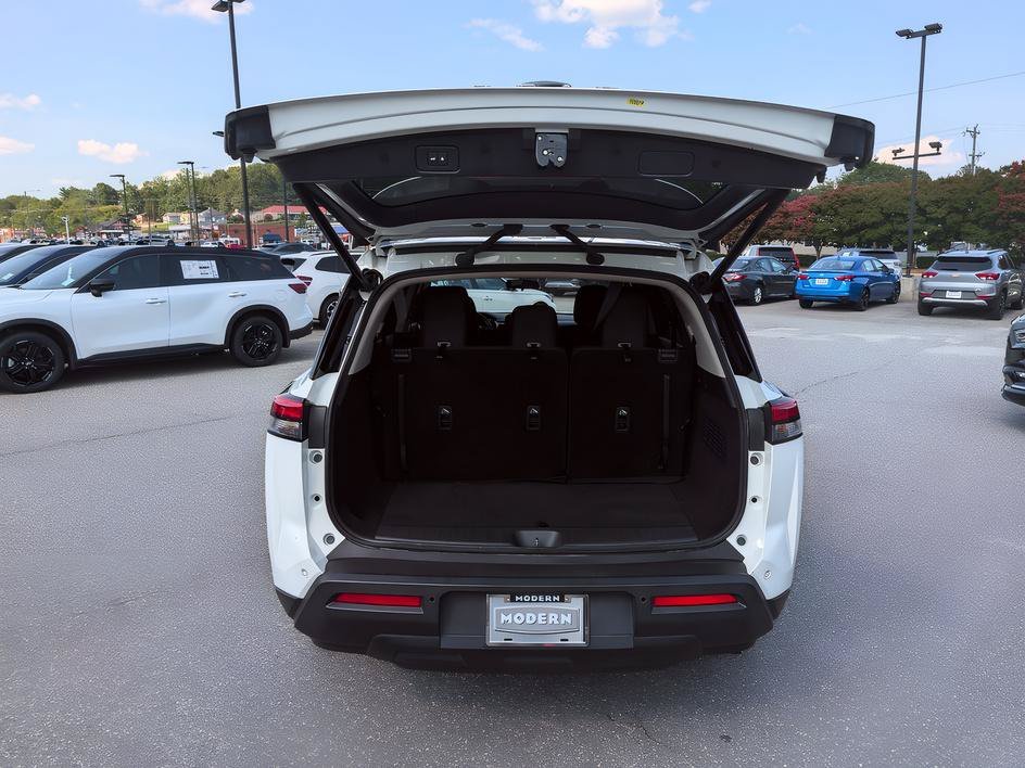 Used 2025 Glacier White Nissan SV image 27