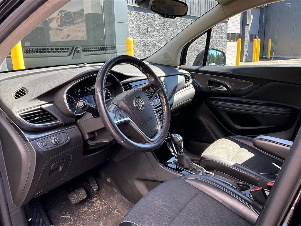 Used 2022 Blue Buick Preferred image 7