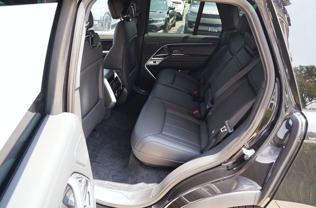 New 2026 Santorini Black Land Rover SE image 32