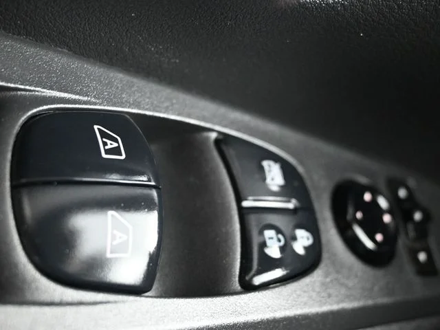 Used 2023 White Nissan SR image 32