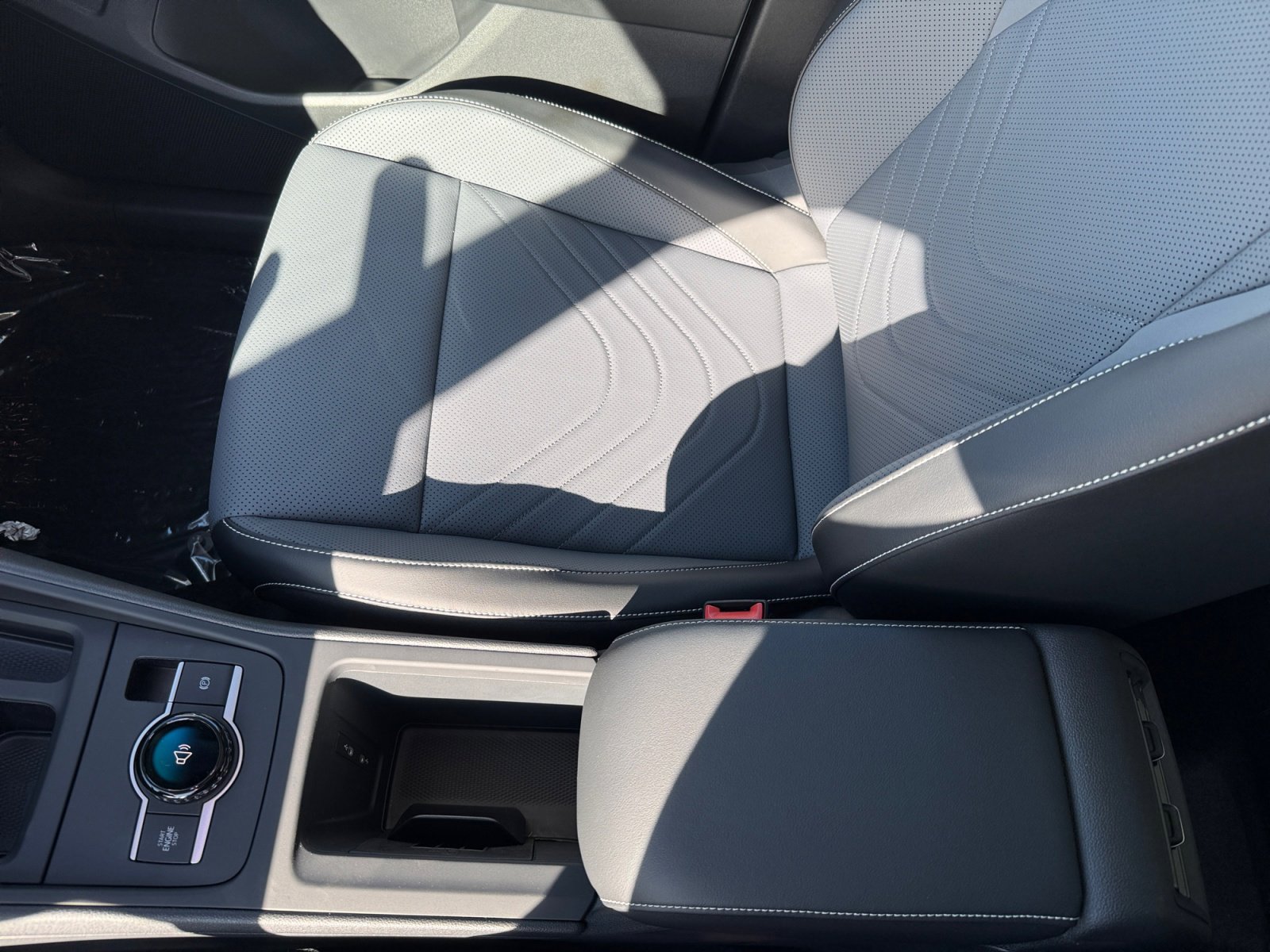 New 2026 Pure White Volkswagen SE image 14
