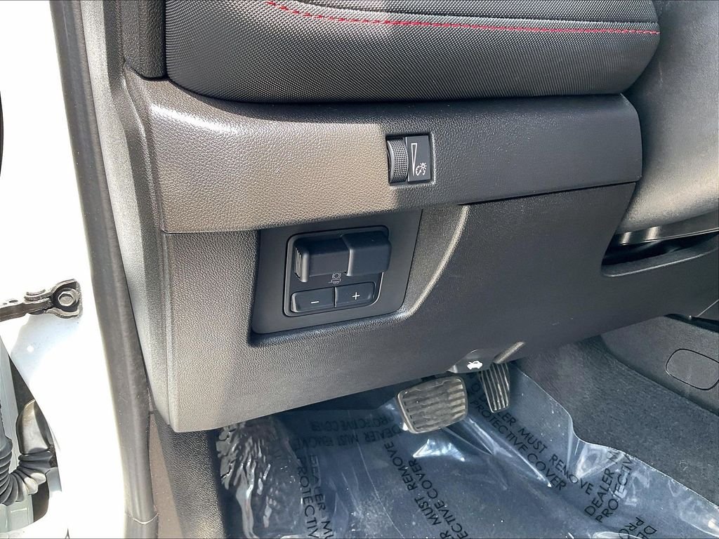 Used 2024 Summit White Chevrolet Z71 image 25