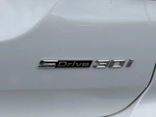 Used 2024 White BMW sDrive30i image 8
