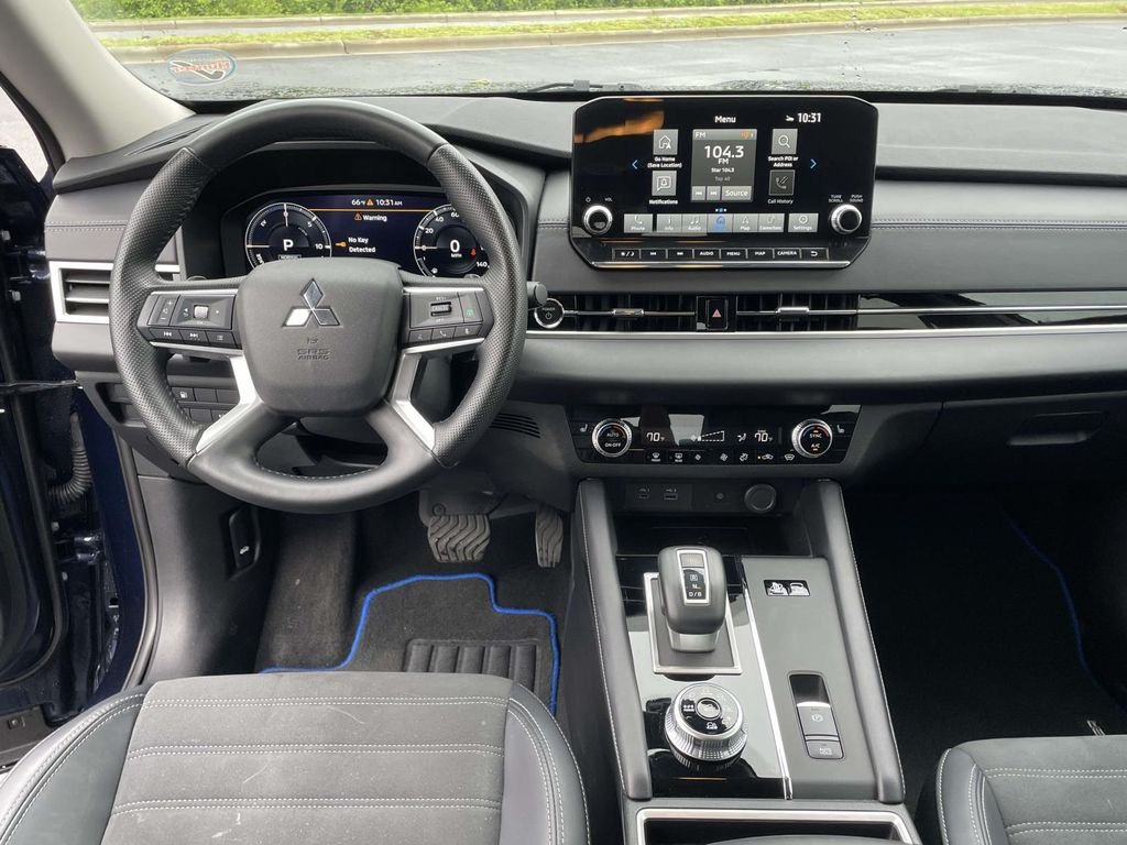 Used 2025 Cosmic Blue Metallic Mitsubishi SE image 4