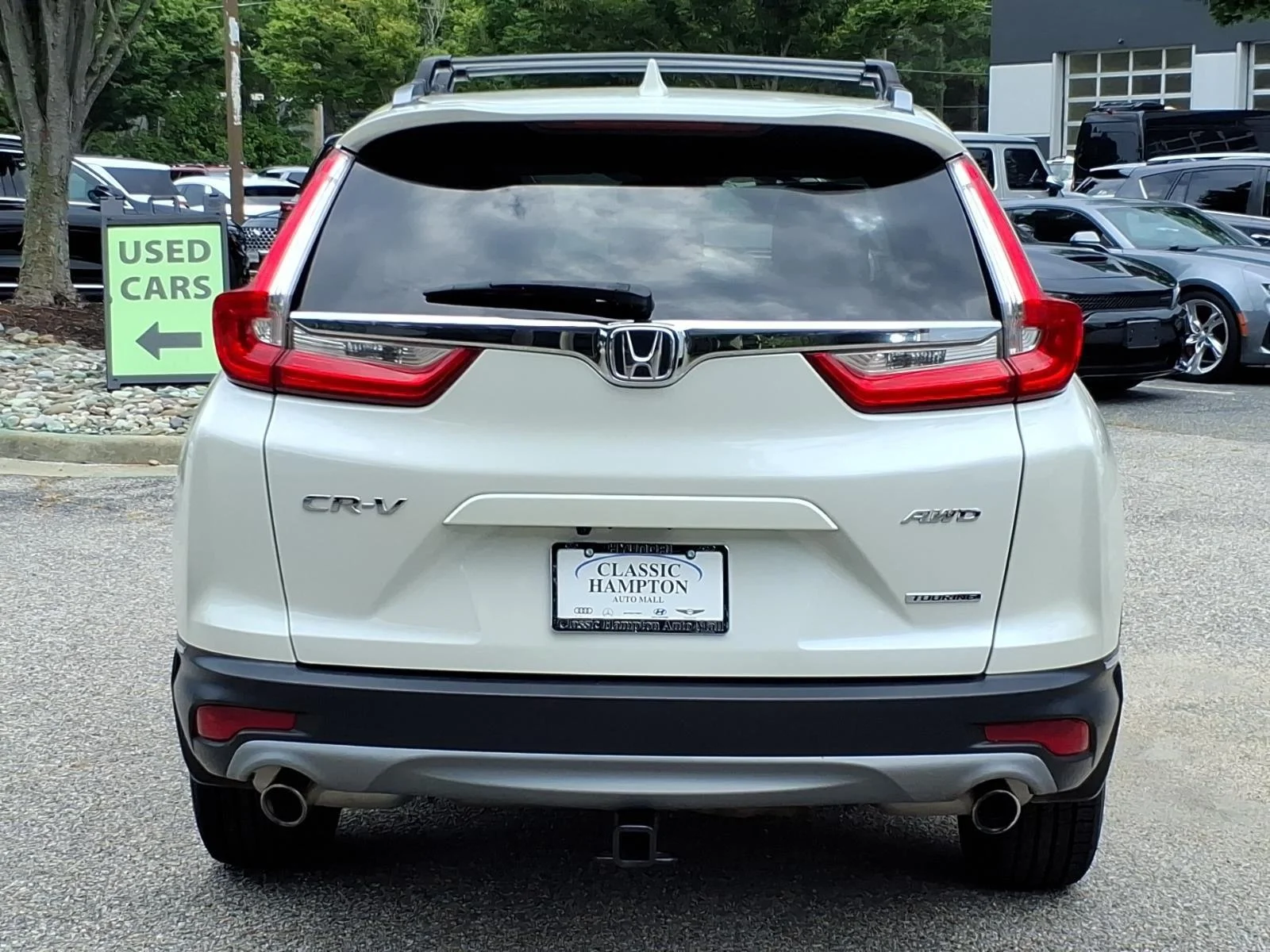 Used 2018 White Diamond Pearl Honda Touring image 9