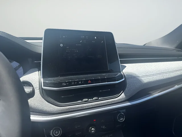 Used 2025 White Jeep Latitude image 15