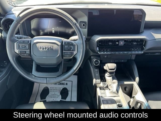 Used 2025 Wind Chill Pearl Toyota Base image 19