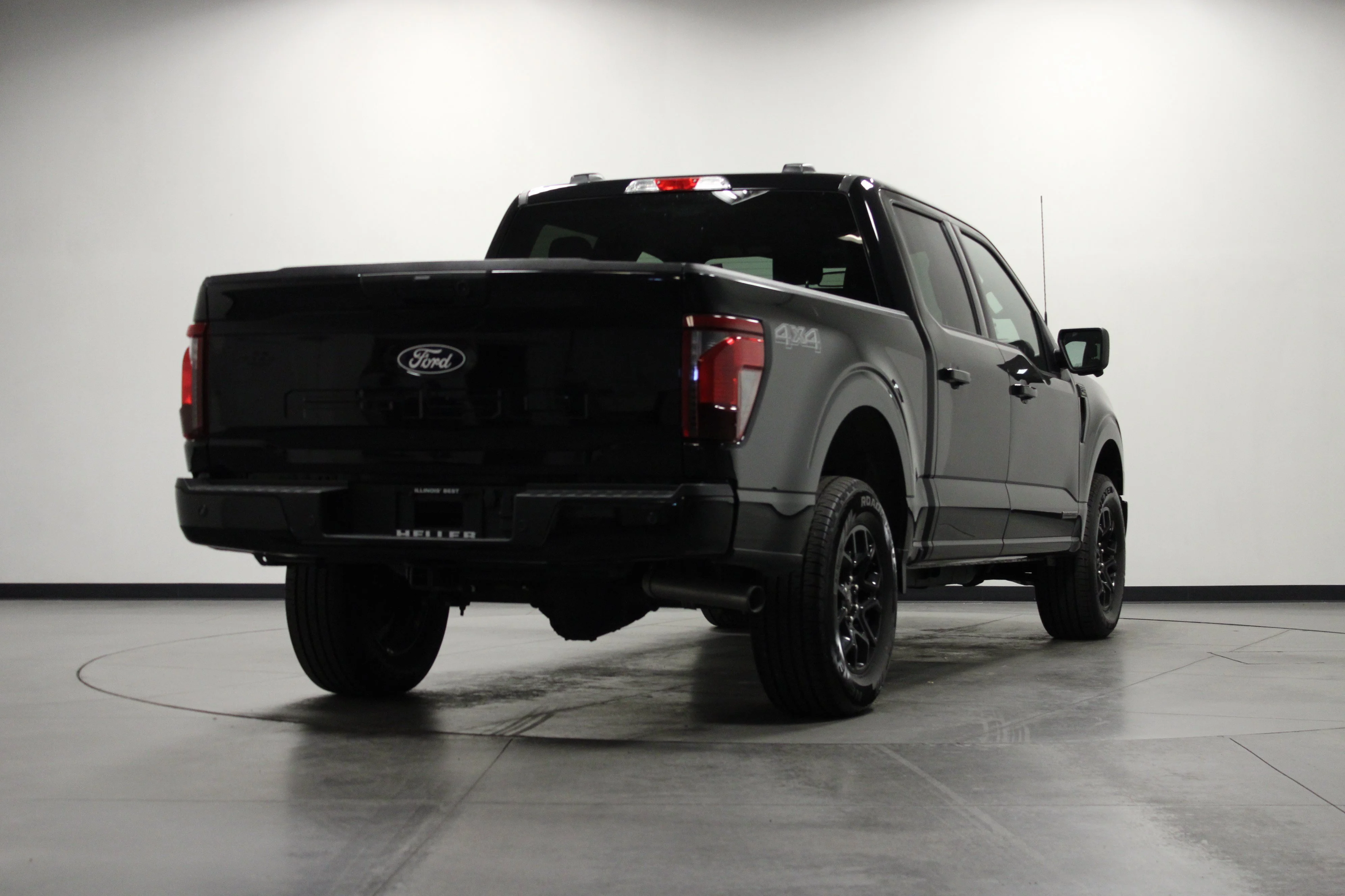 Used 2024 Agate Black Metallic Ford XLT image 4
