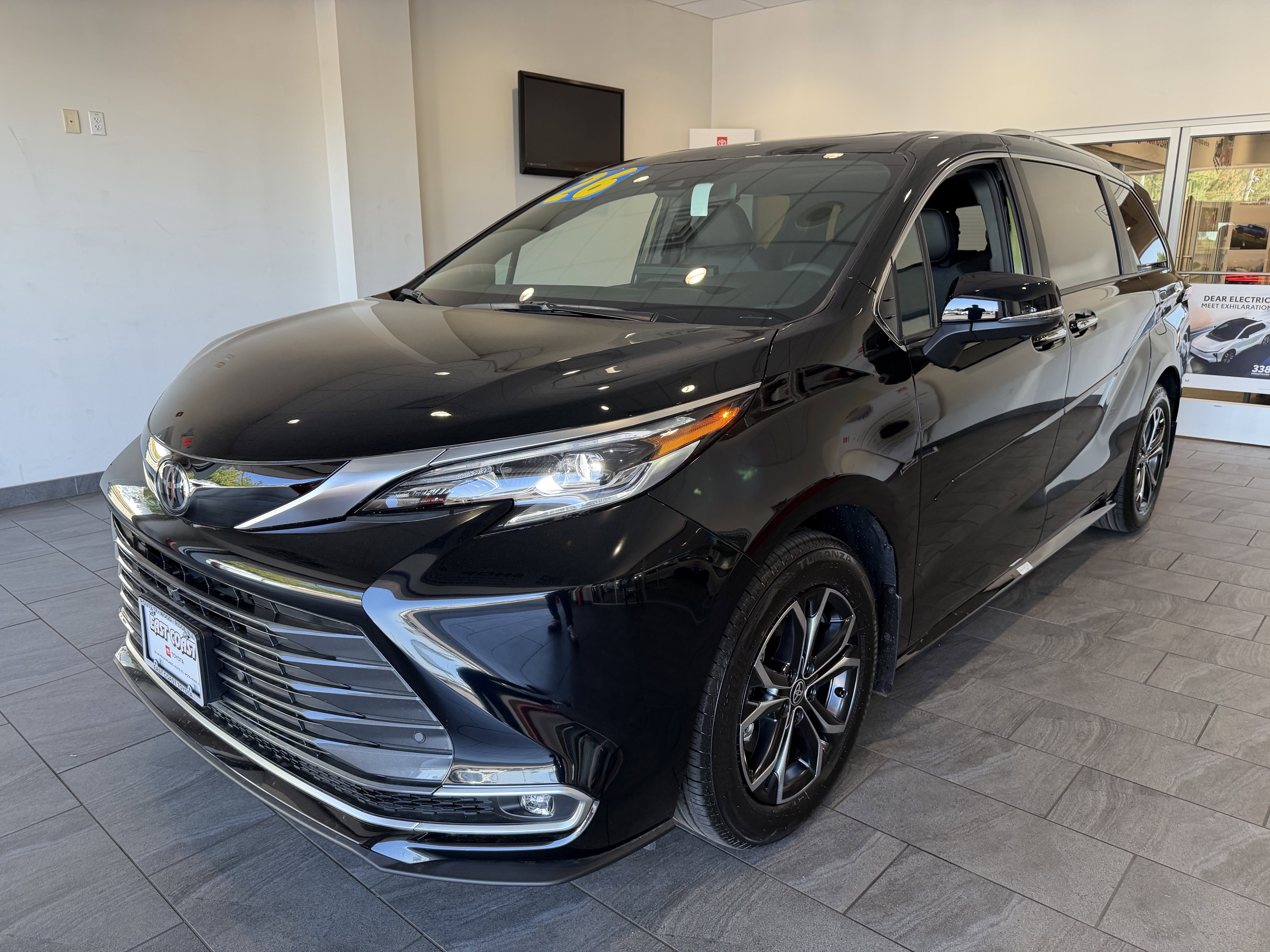 2026 Toyota Sienna Platinum - Photo 81