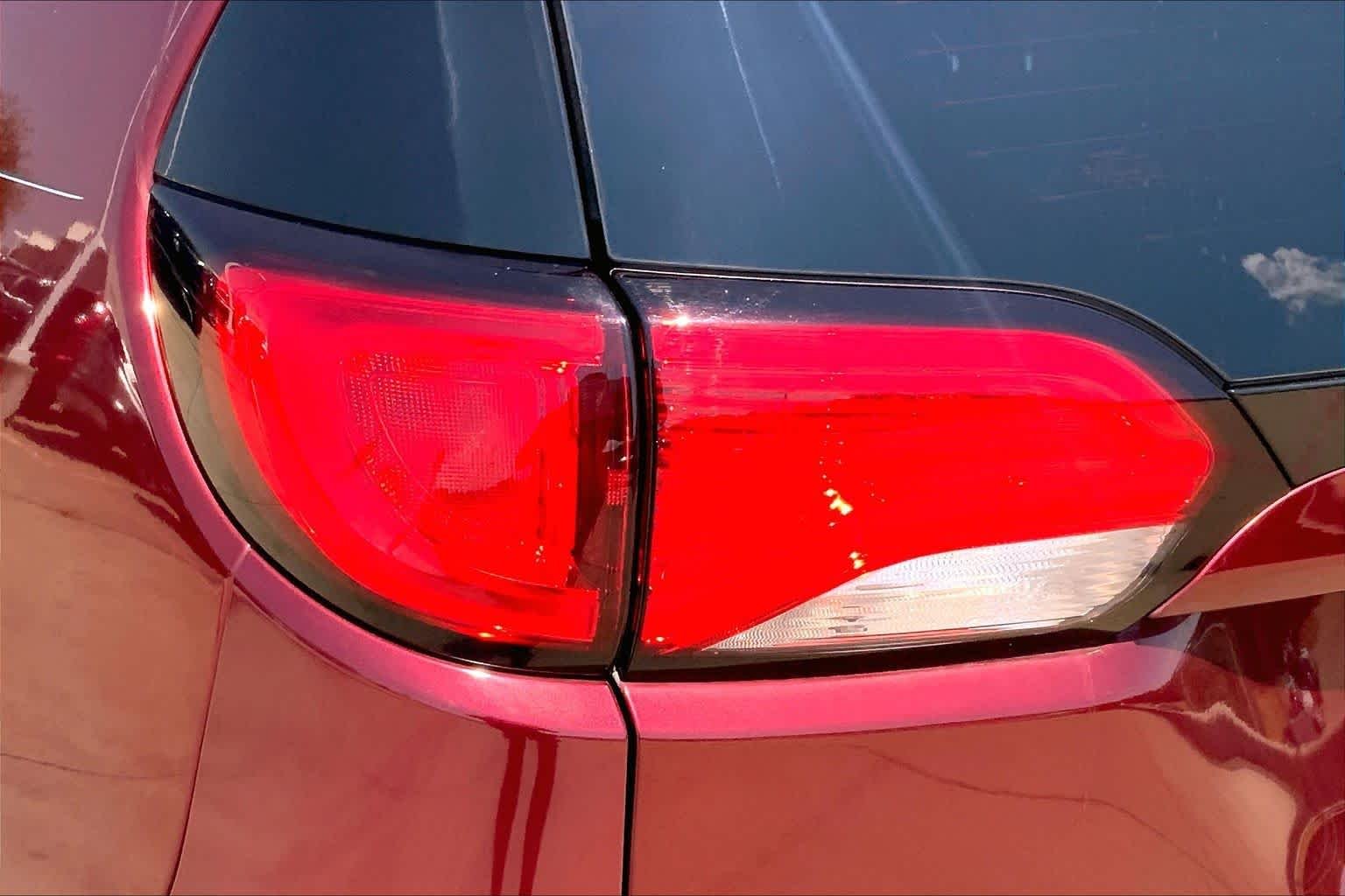 Used 2018 Velvet Red Pearl Coat Chrysler Touring Plus image 27