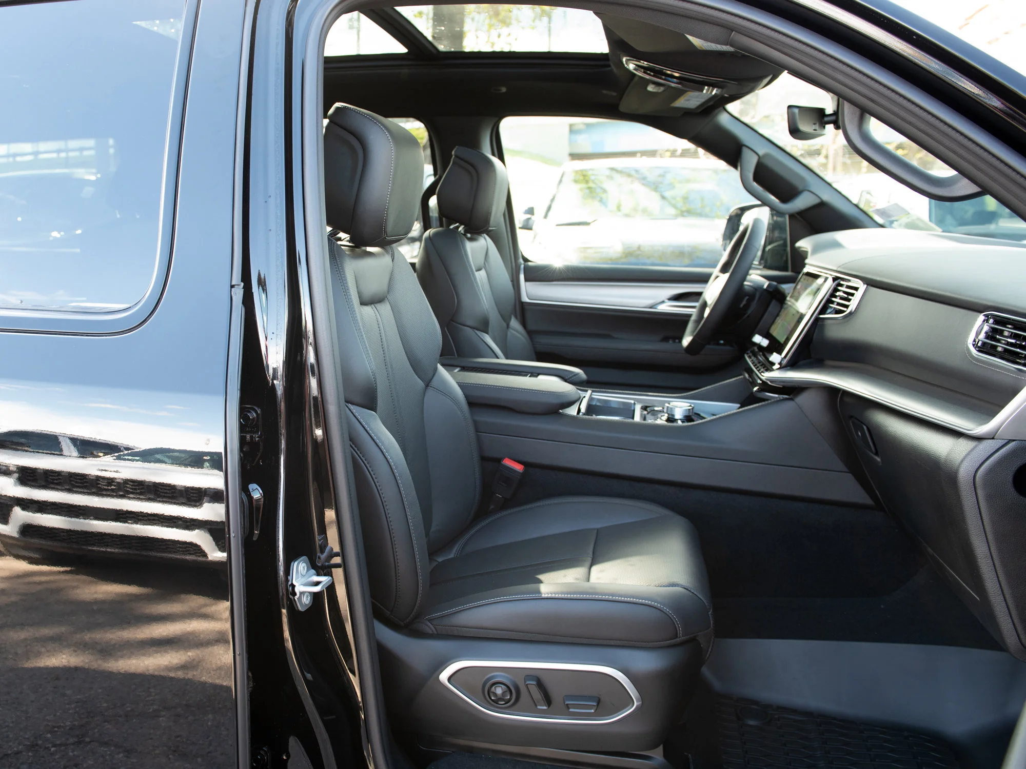 New 2026 Black Jeep Limited Reserve* image 32