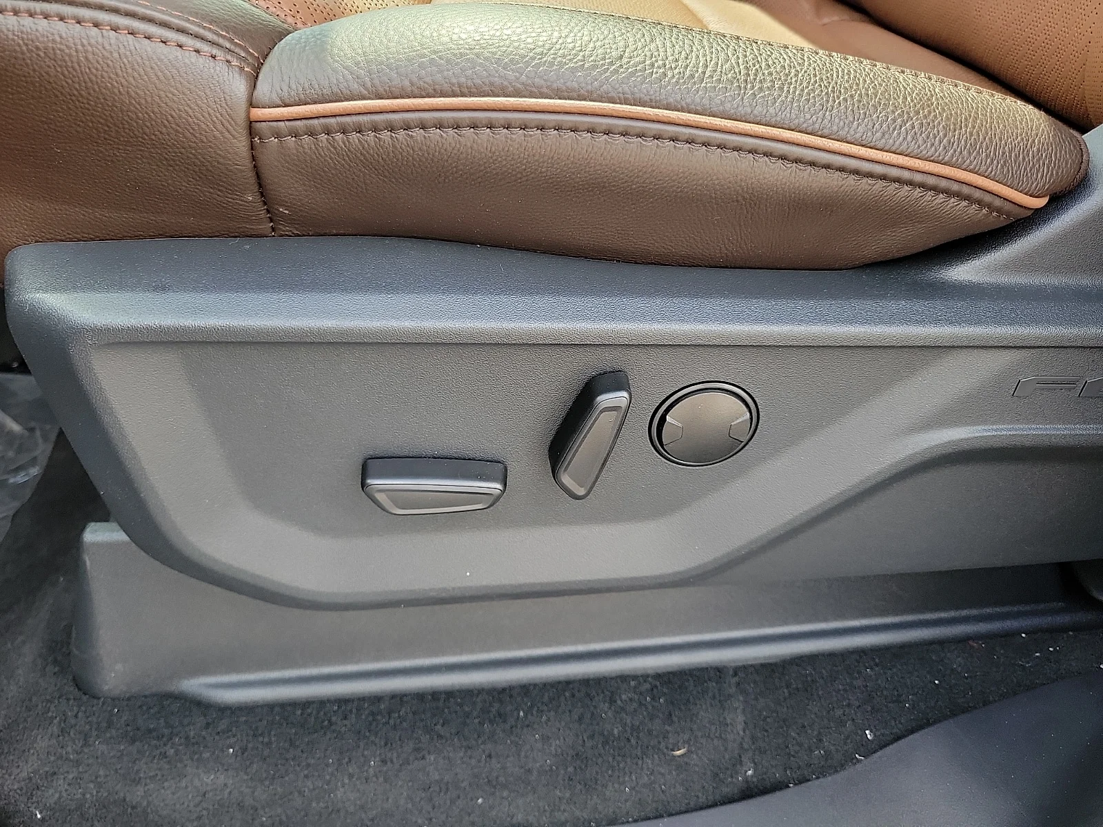New 2026 Agate Black Metallic Ford King Ranch&reg; image 13