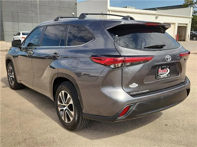 Used 2023 Magnetic Gray Metallic Toyota XLE Front-Wheel Drive image 3