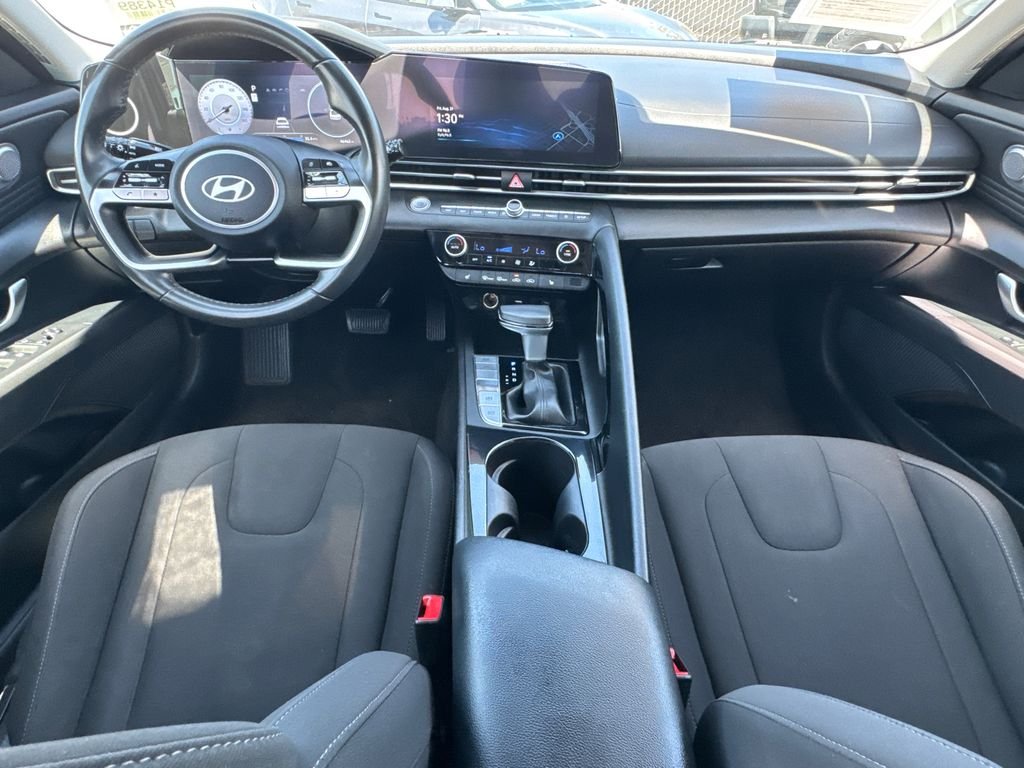 Used 2025 Gray Hyundai SEL Convenience image 17