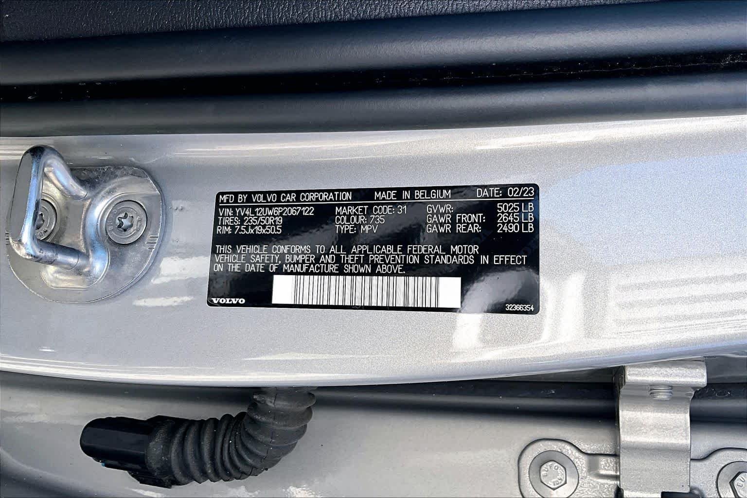 Used 2023 Silver Dawn Metallic Volvo Plus Dark Theme image 37