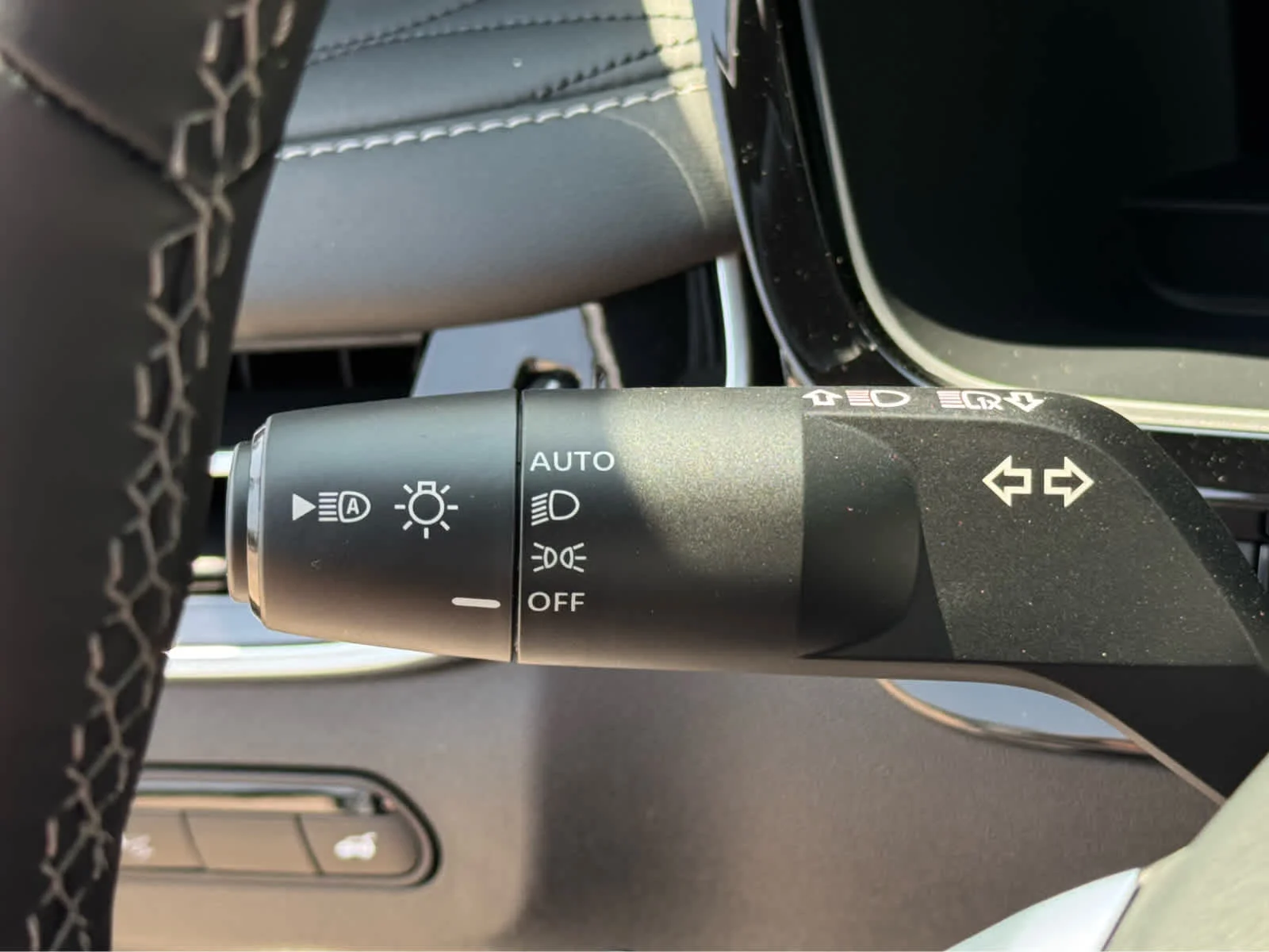 New 2027 2T RAD WHT INFINITI Autograph AWD image 16