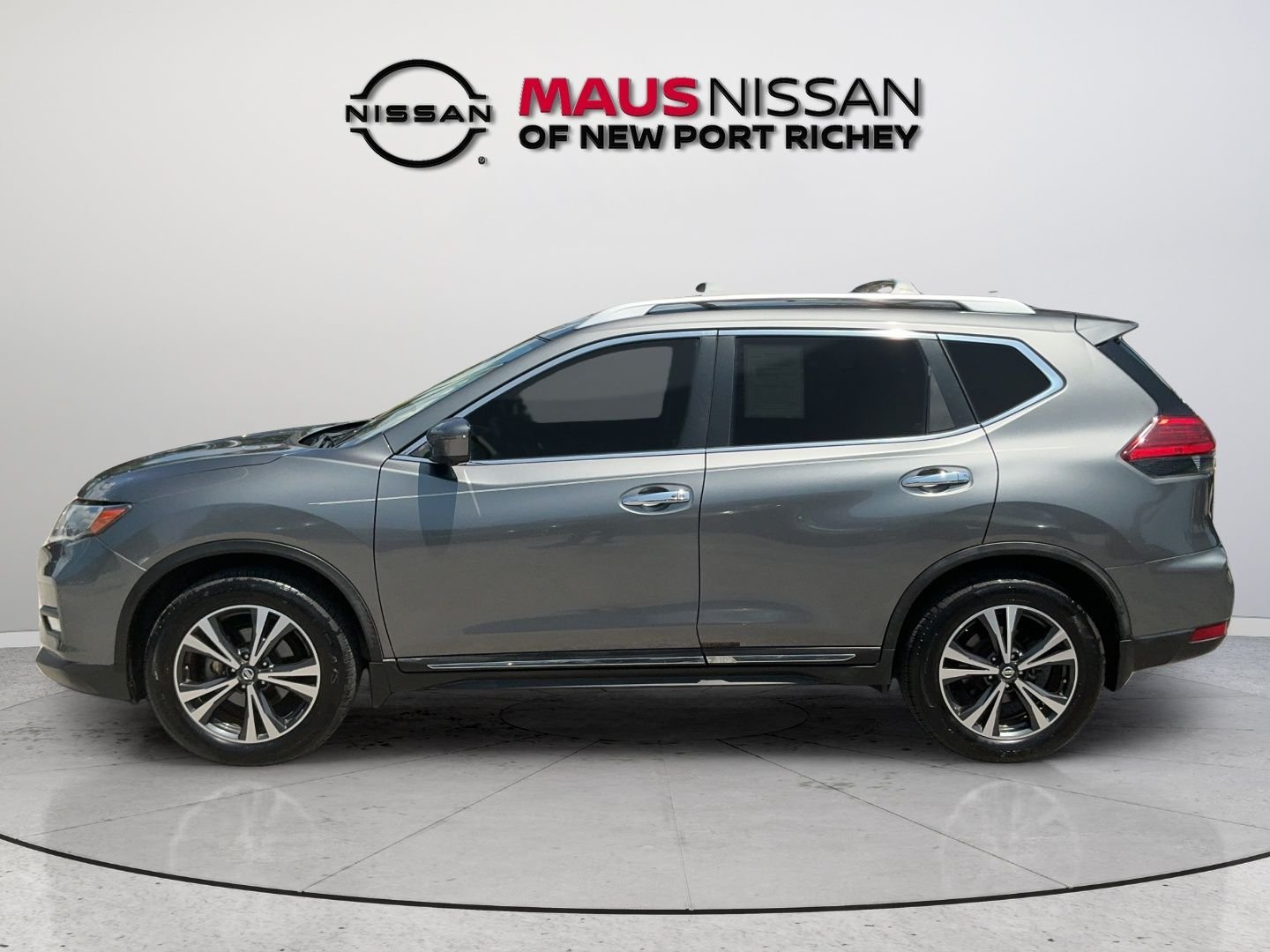Used 2017 Gray Nissan SL image 6