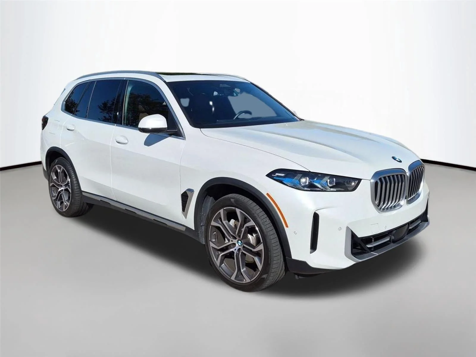 Used 2025 Mineral White Metallic BMW xDrive40i image 7