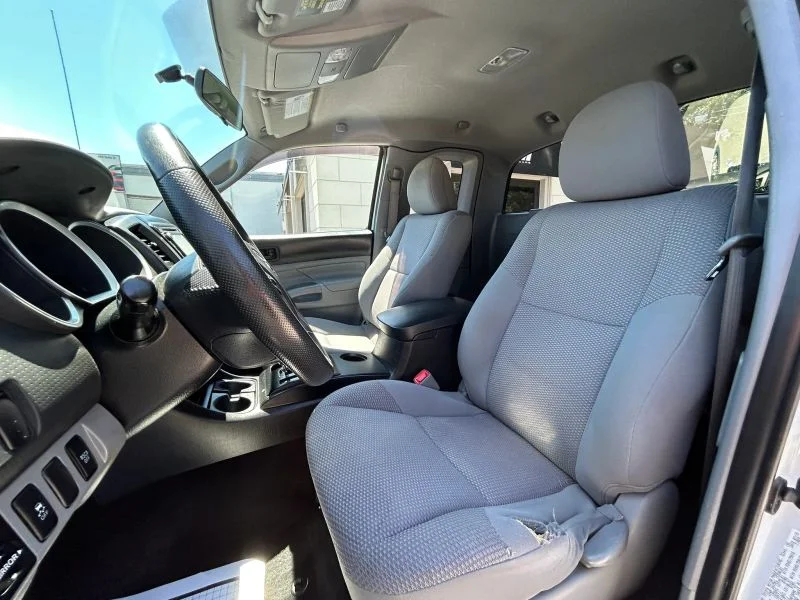 Used 2015 White Toyota Pickup 4D 6 ft image 34
