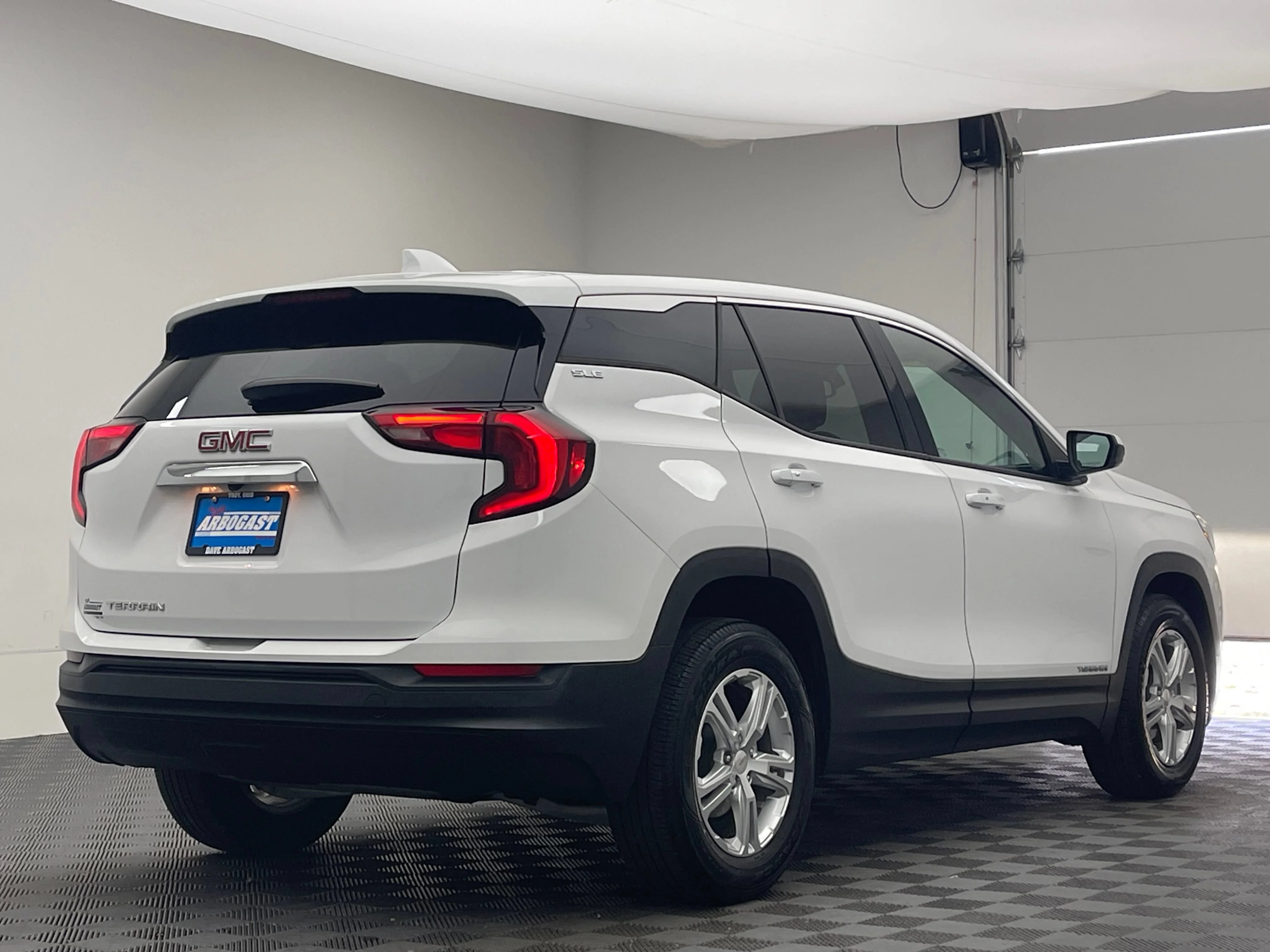 Used 2019 SUMMIT WHITE GMC SLE image 6
