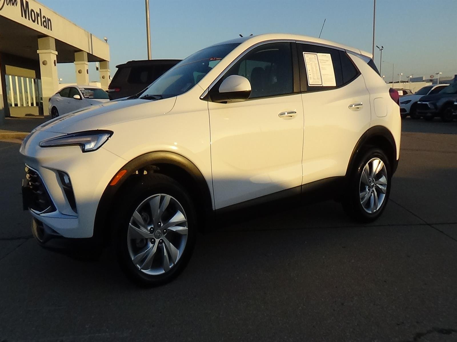 Used 2025 Summit White (gaz) Buick Preferred image 3