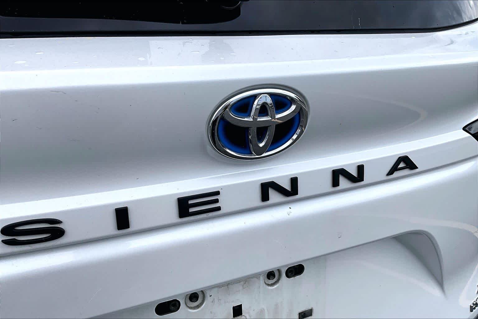 Used 2022 Wind Chill Pearl Toyota XLE image 29