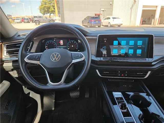 Used 2025 Silver Volkswagen 2.0T SE w/Technology Front-Wheel Drive image 10