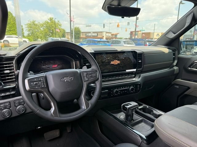 Used 2024 Black Chevrolet ZR2 image 18