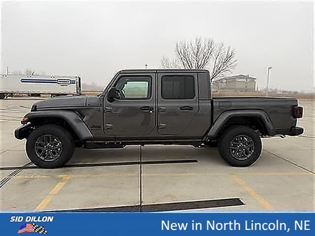 New 2026 Granite Crystal Metallic Clearcoat Jeep Sport image 2