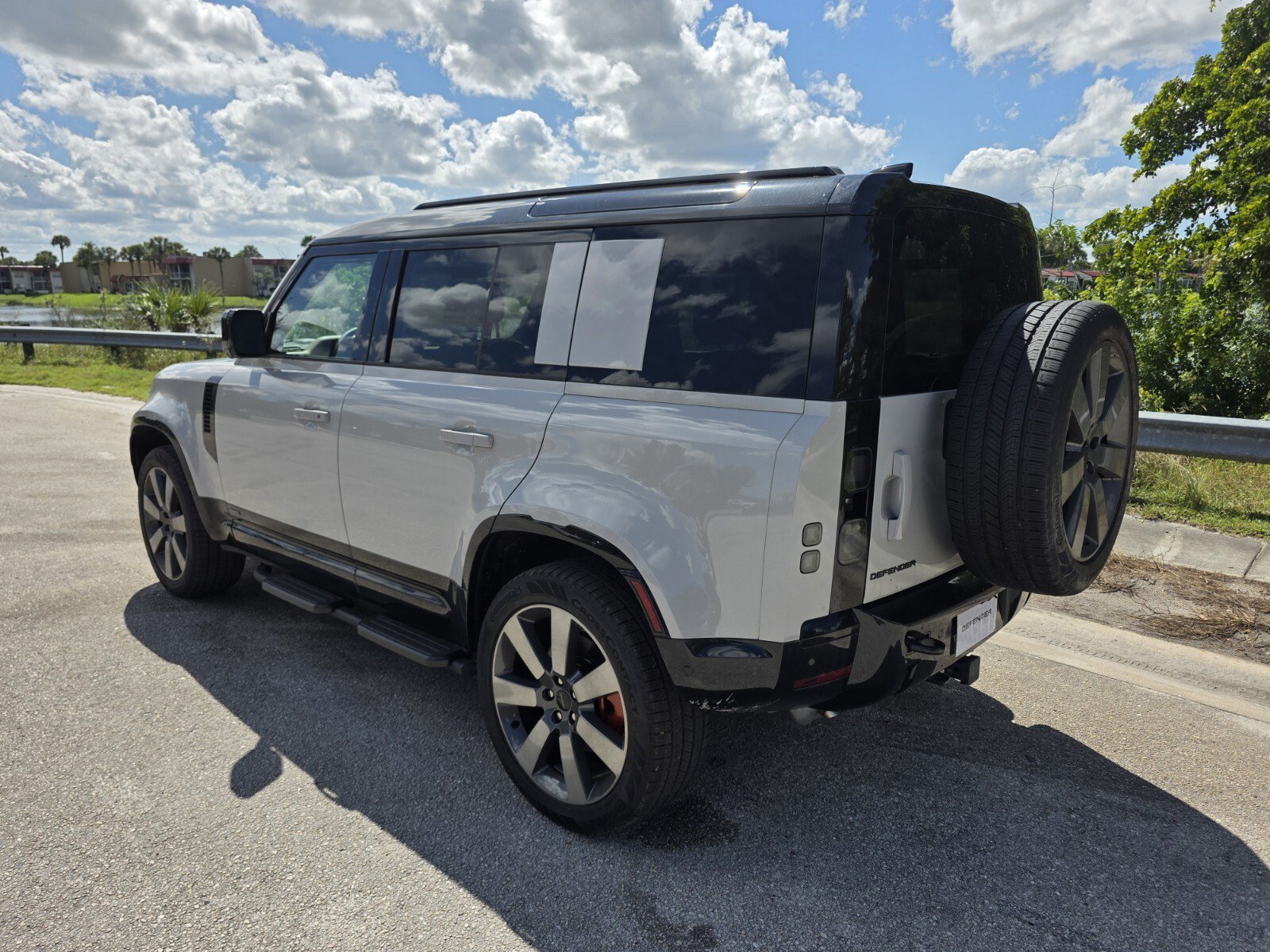 New 2026 Borasco Grey Land Rover P400 X image 2