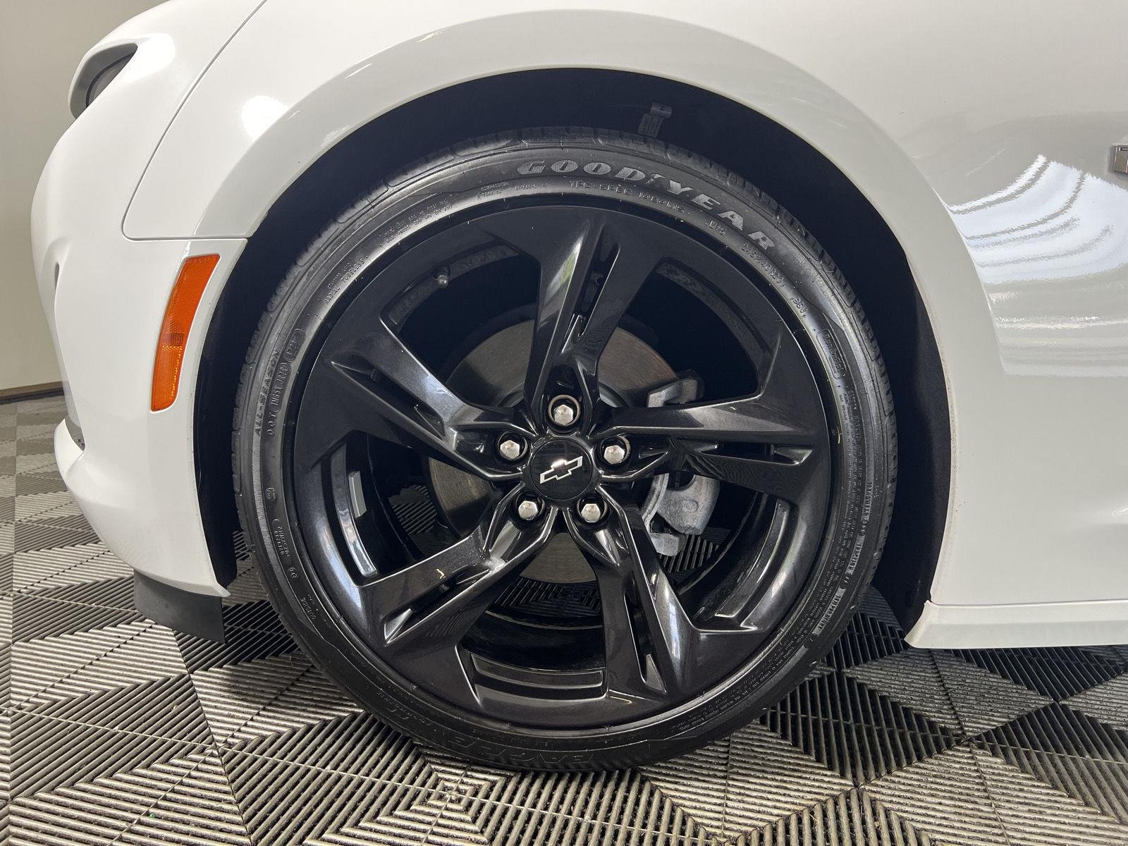 Used 2024 Summit White Chevrolet 2LT image 30
