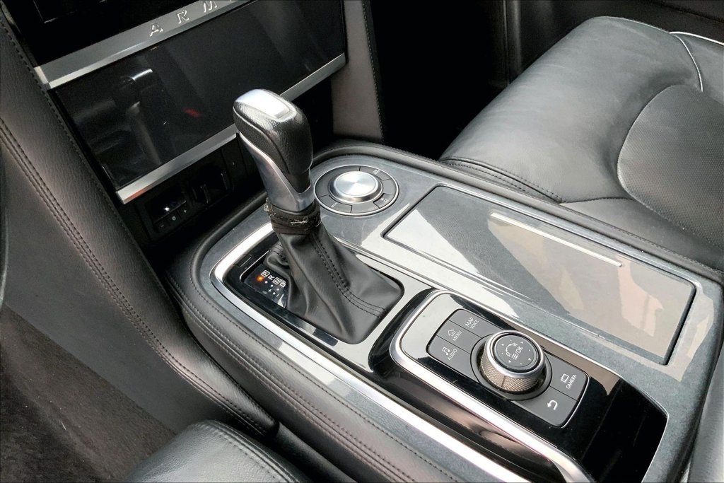 Used 2023 White Nissan SL image 18