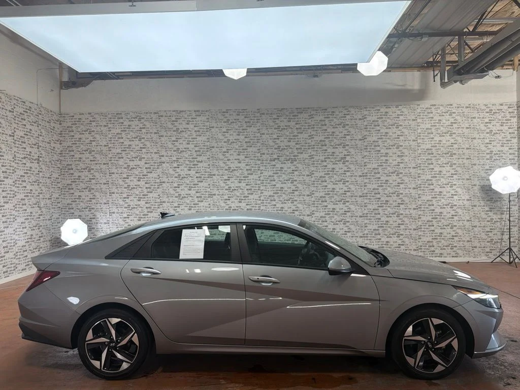 Used 2023 Fluid Metal Hyundai SEL image 8