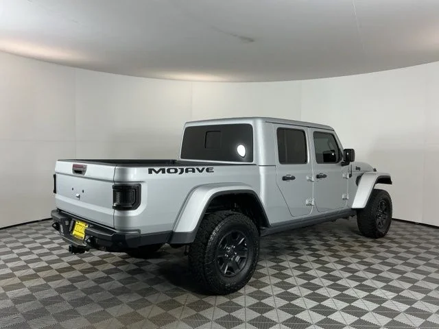 Used 2023 Silver Jeep Mojave image 5
