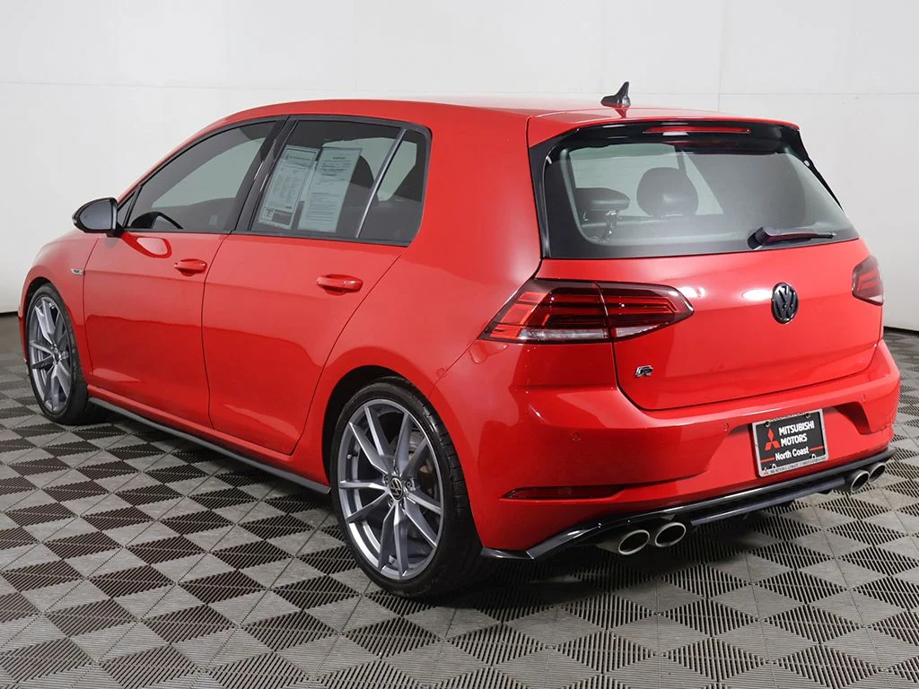 Used 2019 Red Volkswagen DCC & Navigation 4Motion image 10