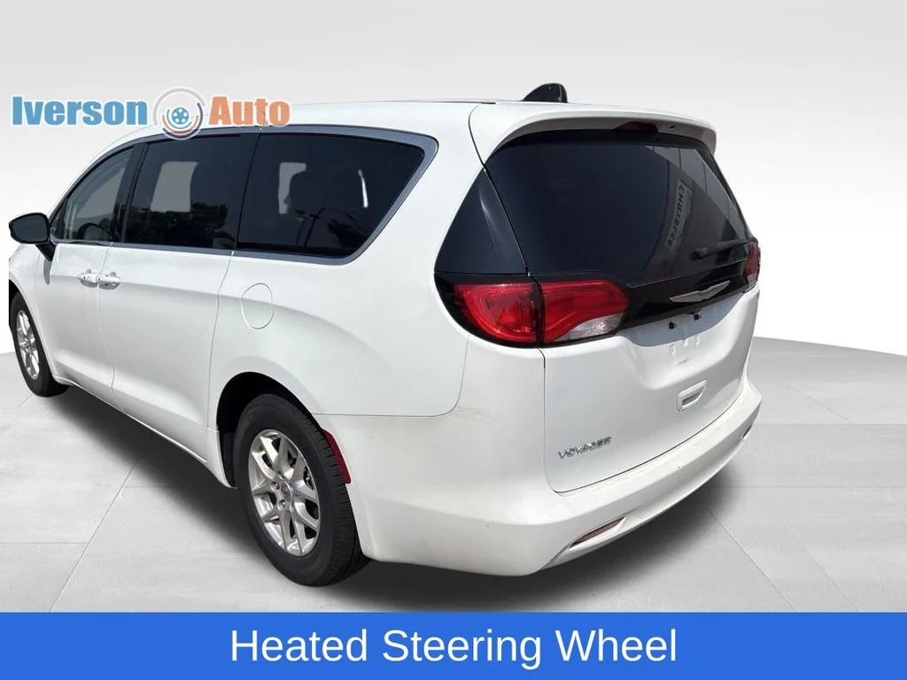 Used 2023 White Chrysler LX image 11