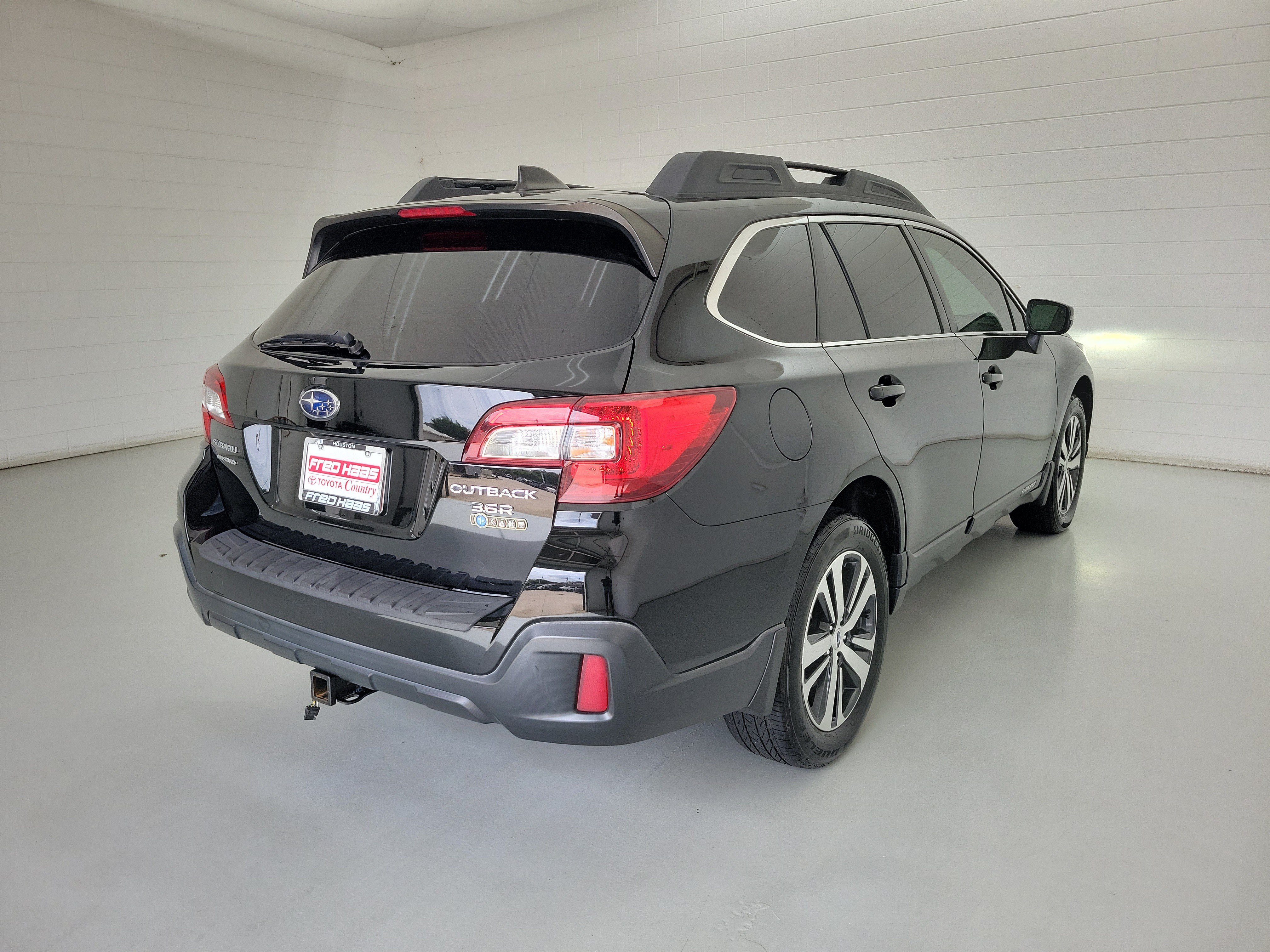 Used 2018 Crystal Black Pearl Subaru 3.6R image 5