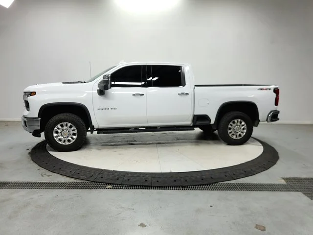 Used 2025 Summit White Chevrolet LTZ image 5