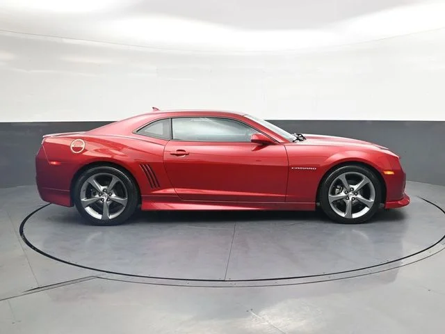 Used 2013 Red Chevrolet 2LT image 3