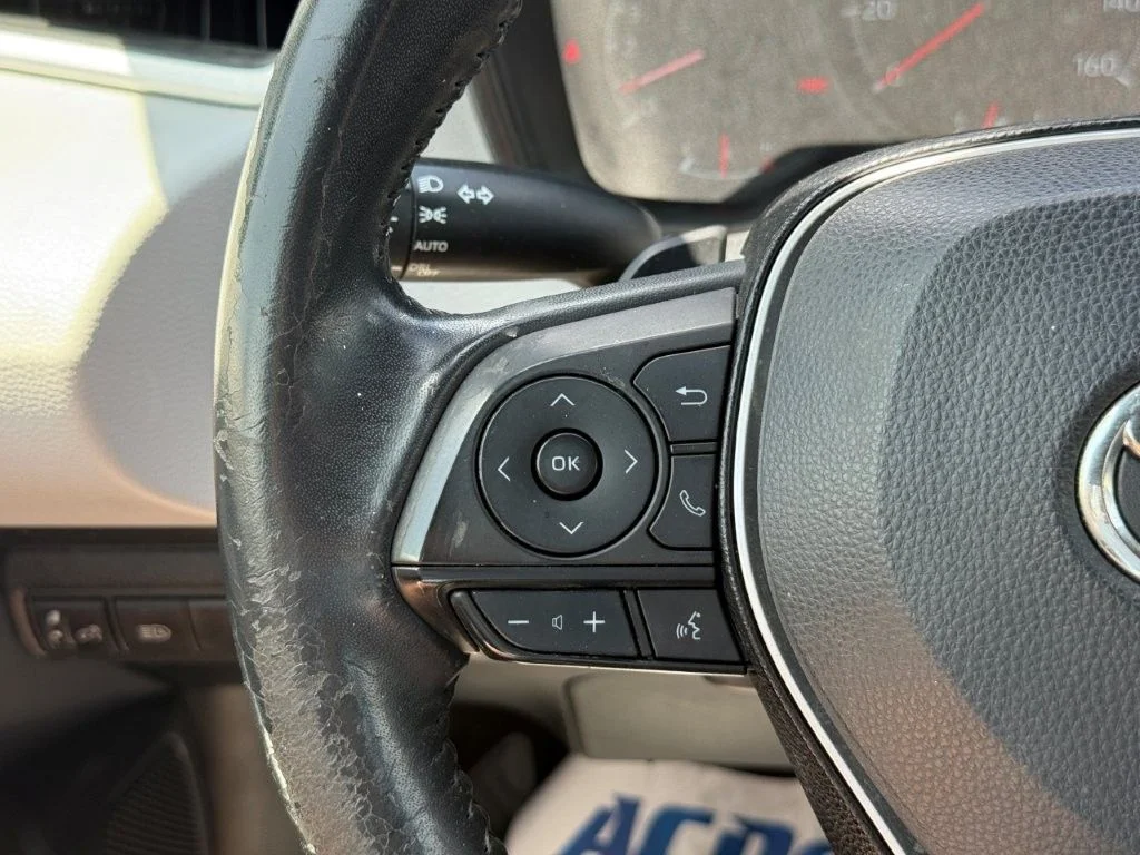 Used 2020 White Toyota SE image 28