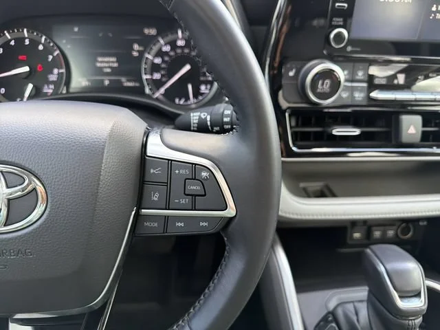 Used 2021 Silver Toyota XLE image 30