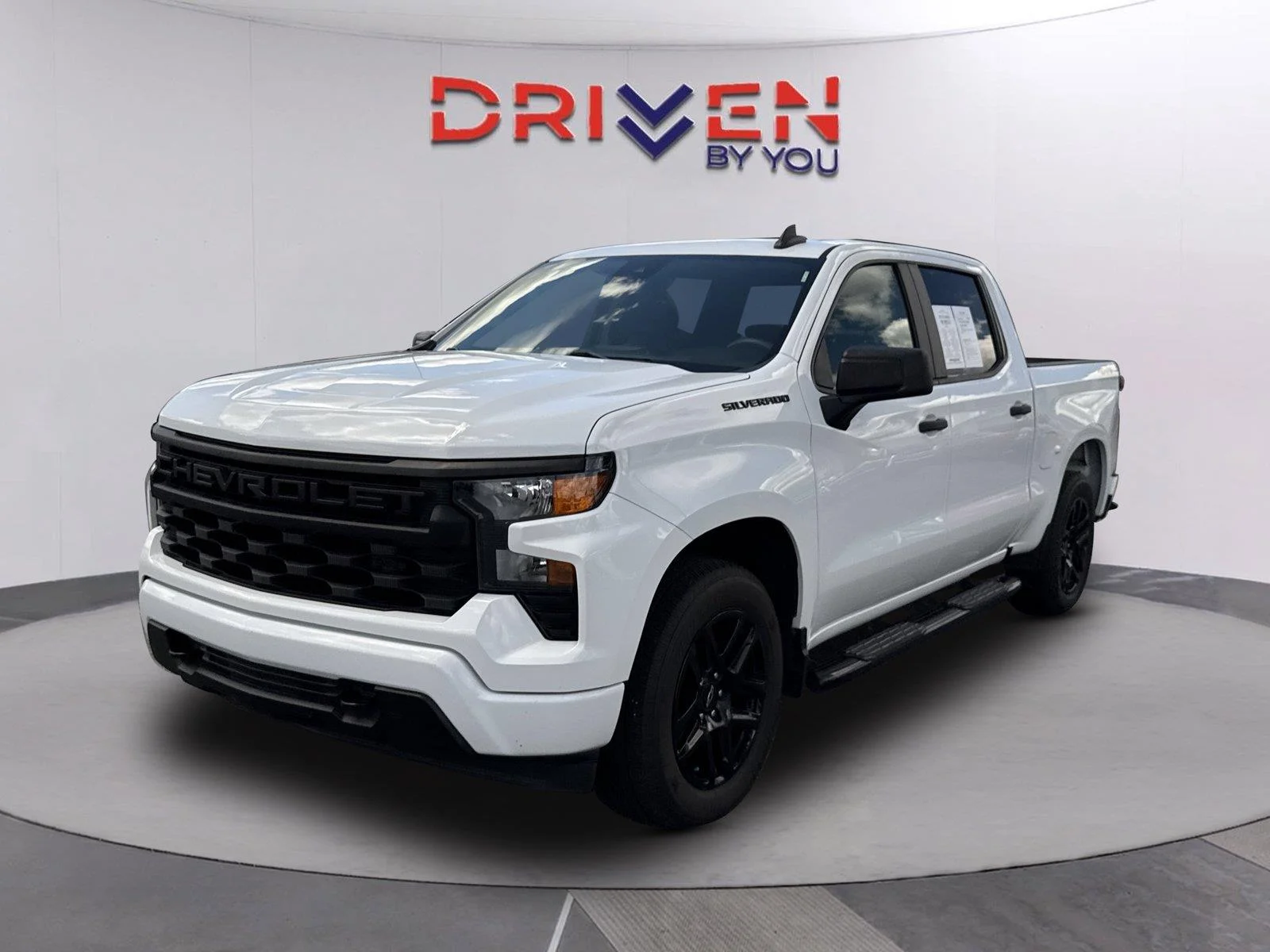 Used 2022 Summit White Chevrolet Custom image 8