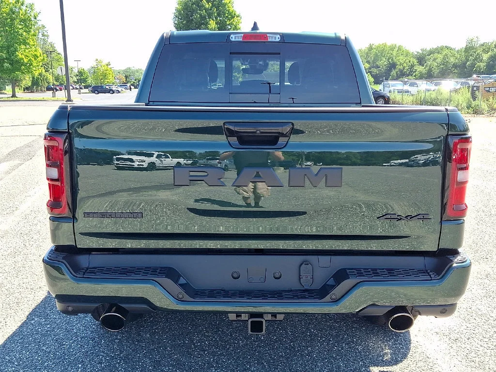 New 2027 Serrano-Green Metallic Exterior Paint RAM Big Horn image 7